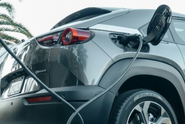 Reduce the cost of your EV charger installation by up to 50% with funding from NRCan's Zero-Emission Vehicle Infrastructure Program (ZEVIP). Energize Ontario provides expert, cost-free guidance and connects you with EVIPT-certified installers.